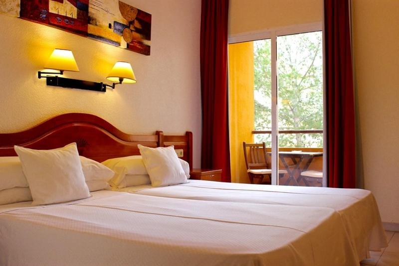 Ramada Resort By Wyndham Puerto De Mazarron Room photo